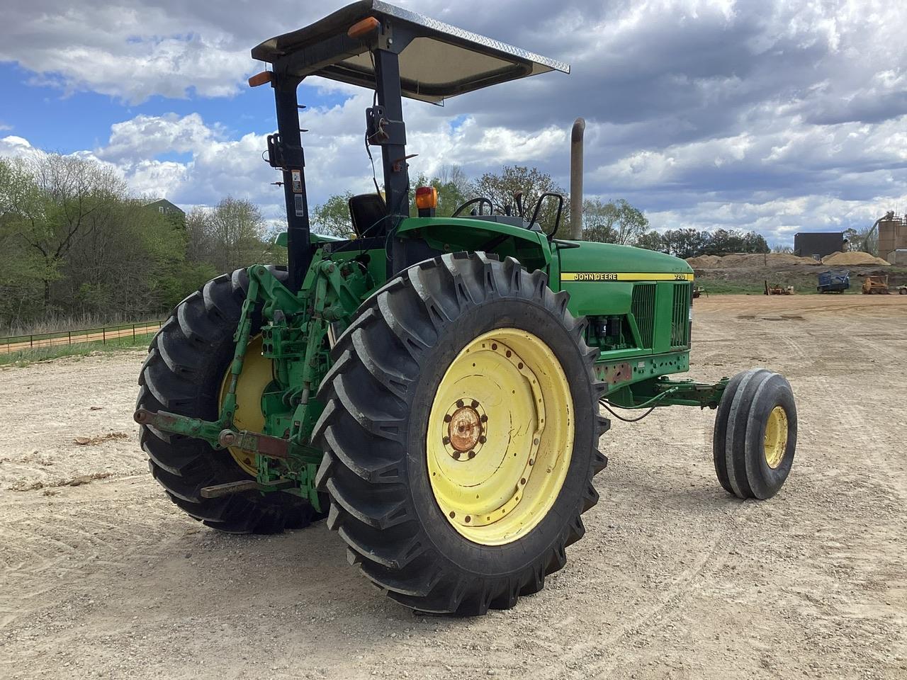 John Deere 7210 Tractor OROPS 2WD