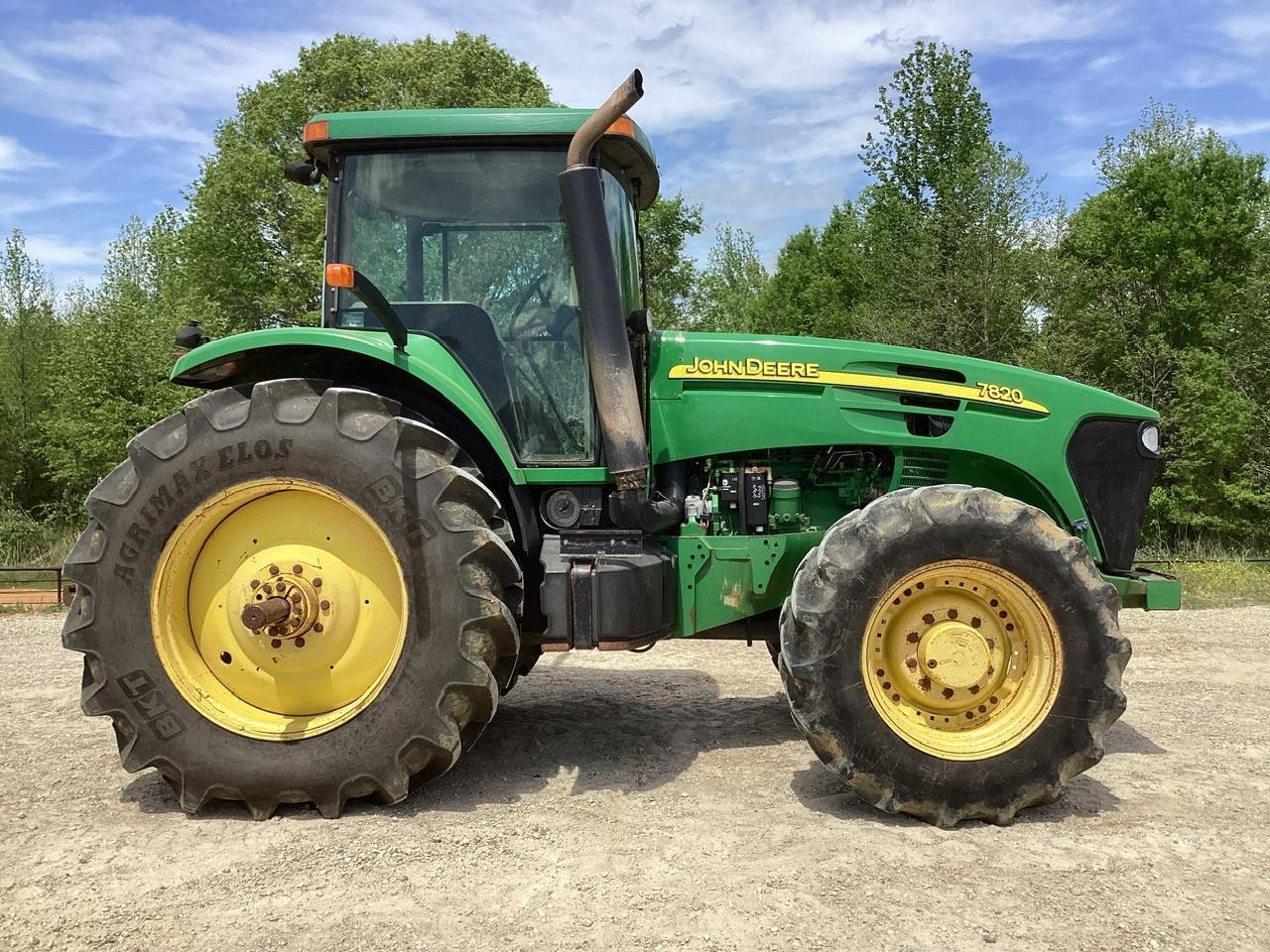 John Deere 7820 Tractor MFWD