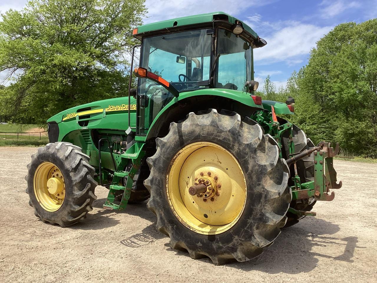 John Deere 7820 Tractor MFWD