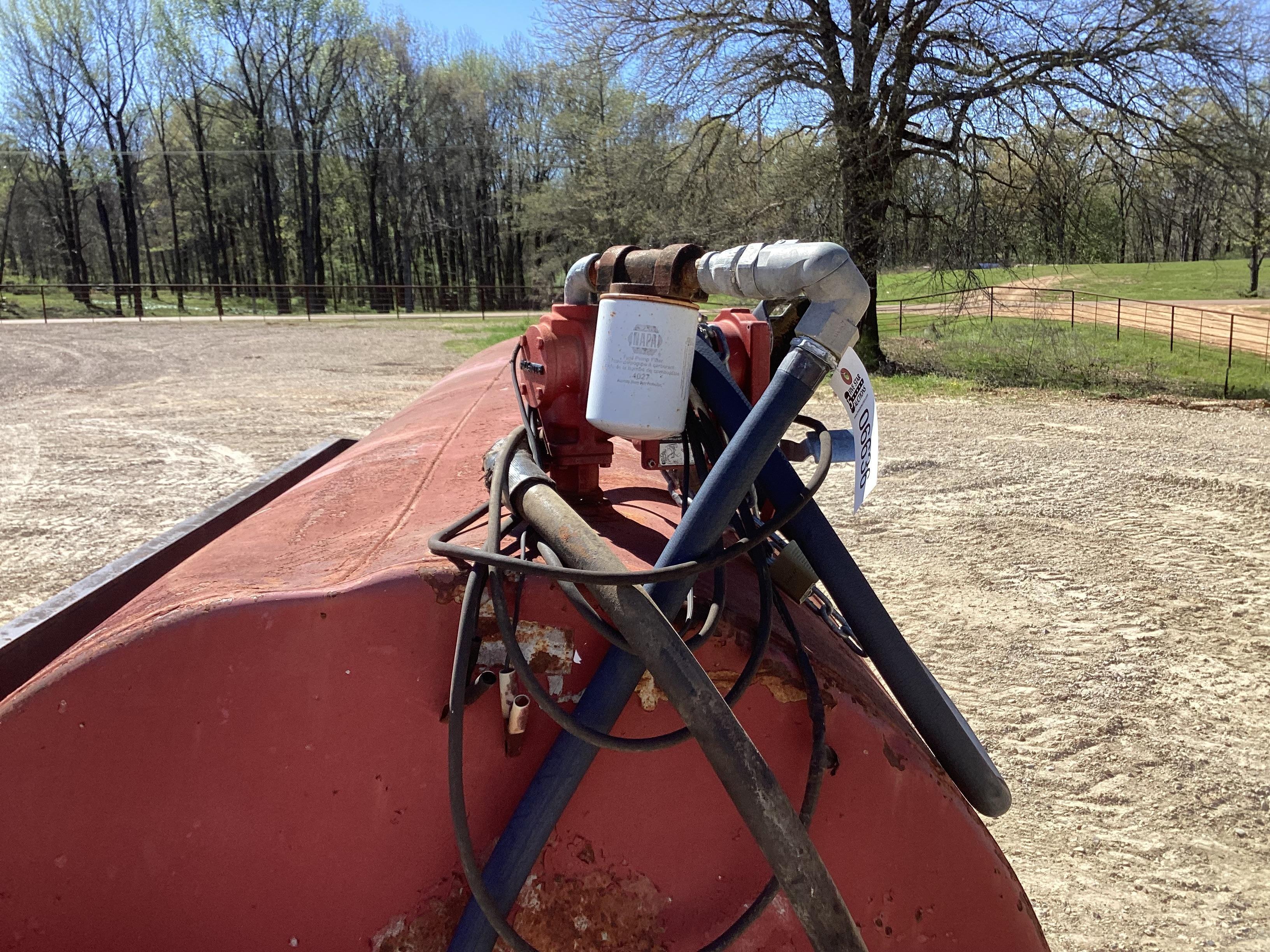 1000 Gallon Fuel Tank w/Enclosure