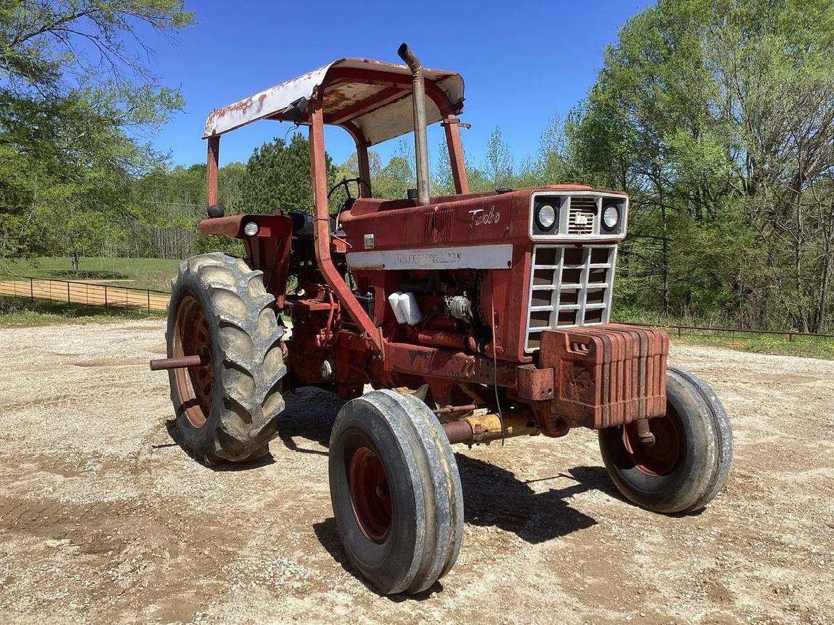 International 1066 Tractor