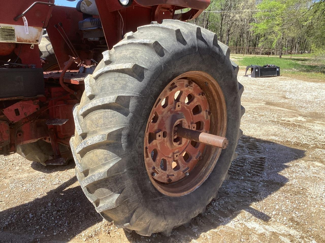 International 1066 Tractor