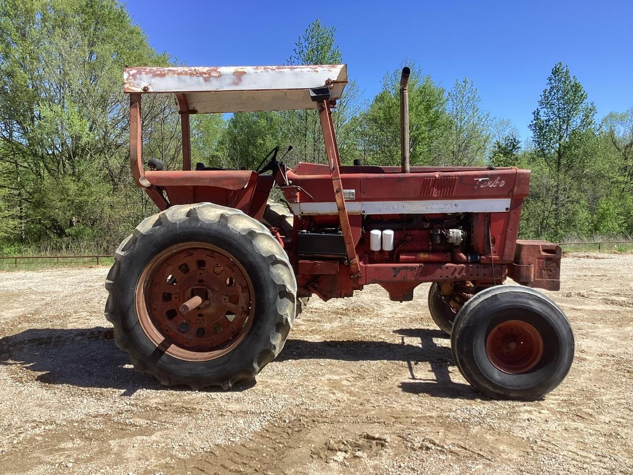 International 1066 Tractor