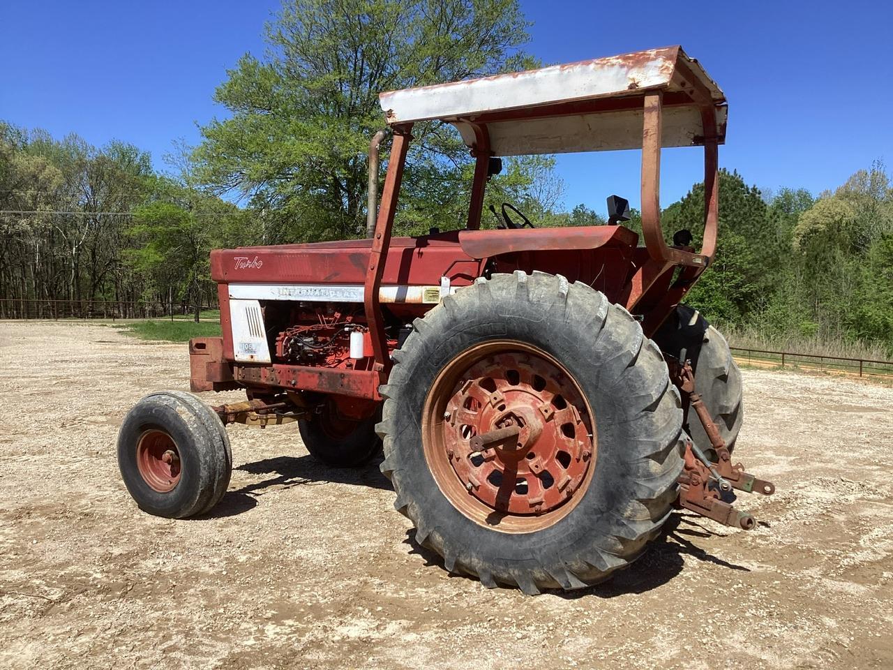 International 1066 Tractor