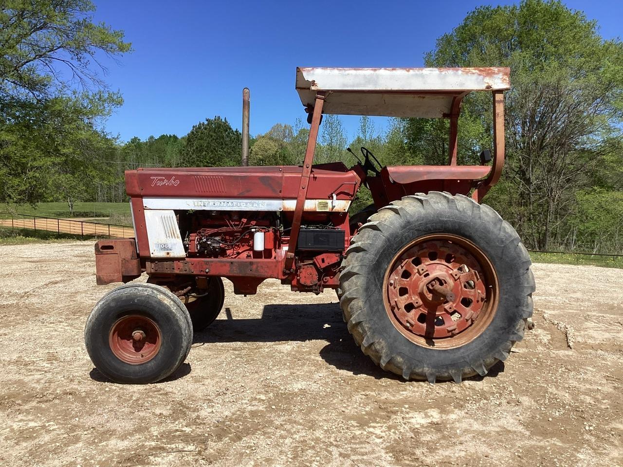 International 1066 Tractor