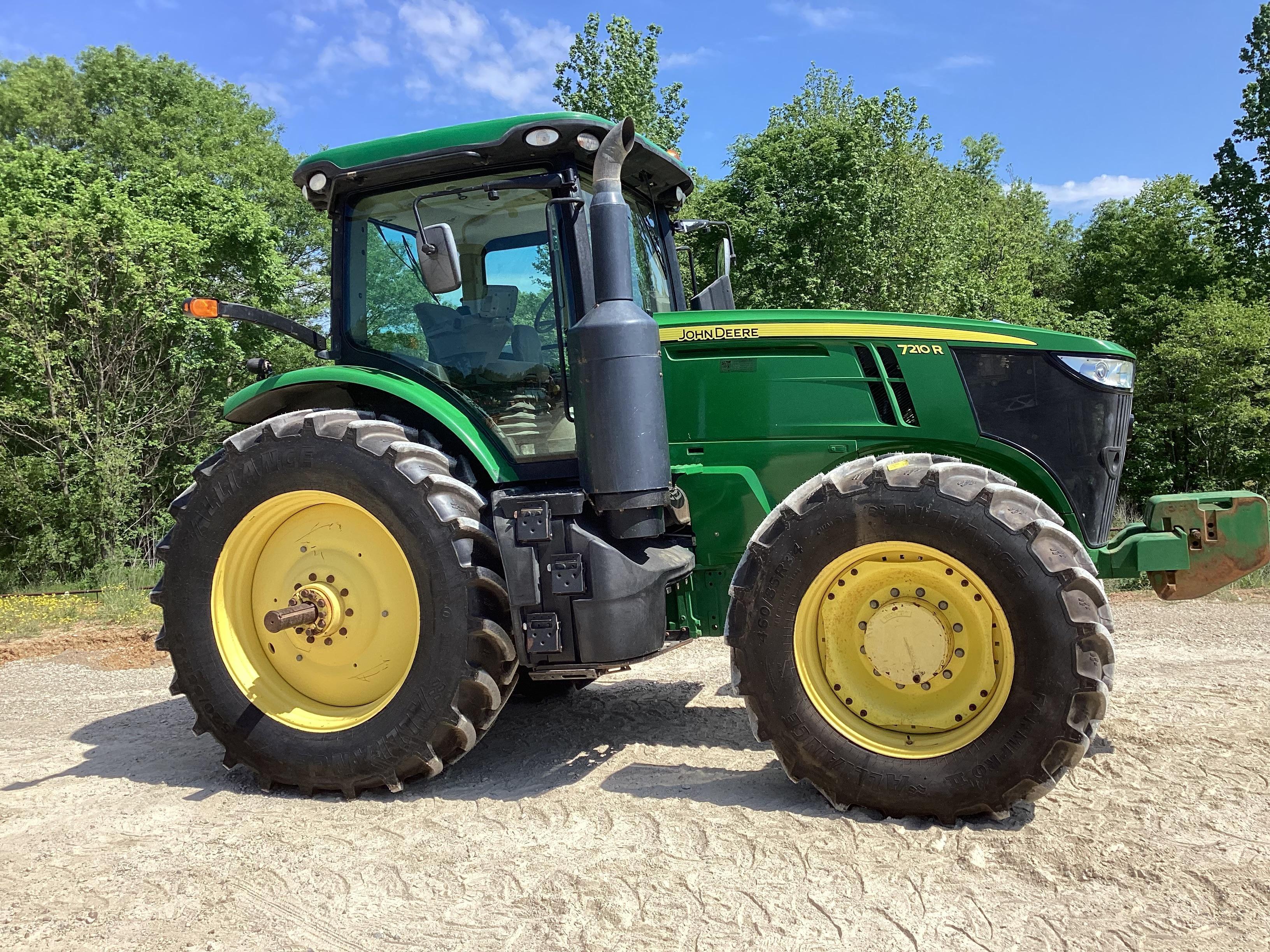 2014 John Deere 7210R Tractor