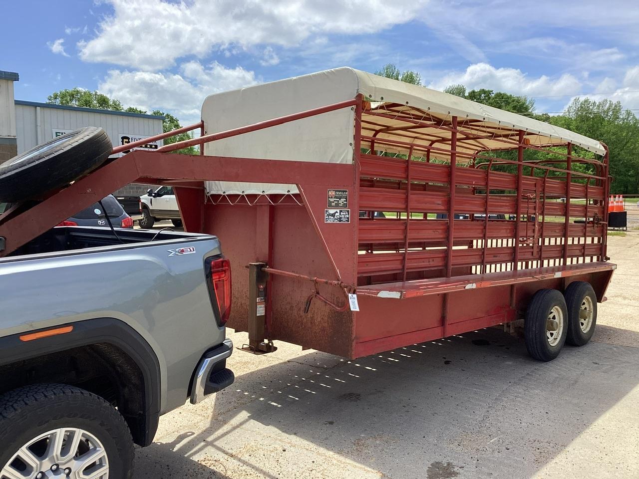 1988 WW Gooseneck 16 Foot Stock Trailer