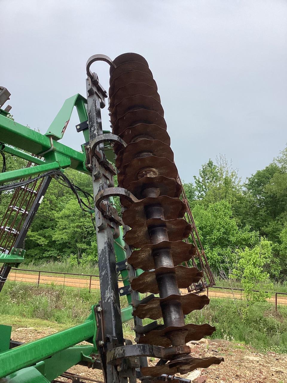 John Deere 2632VT Vertical Tillage Tool