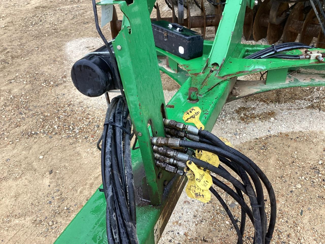 John Deere 2632VT Vertical Tillage Tool