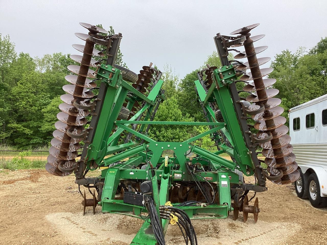 John Deere 2632VT Vertical Tillage Tool