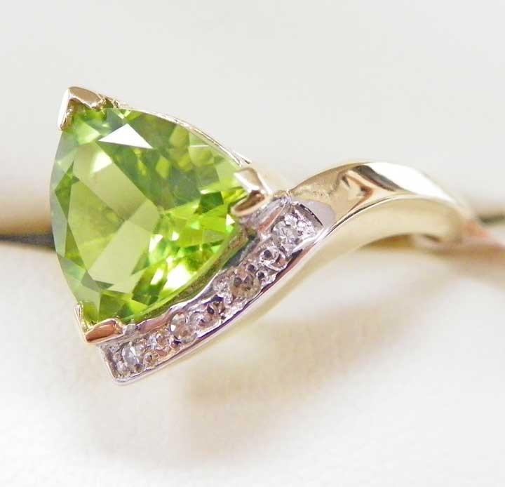 14K Diamond&  Peridot Ring