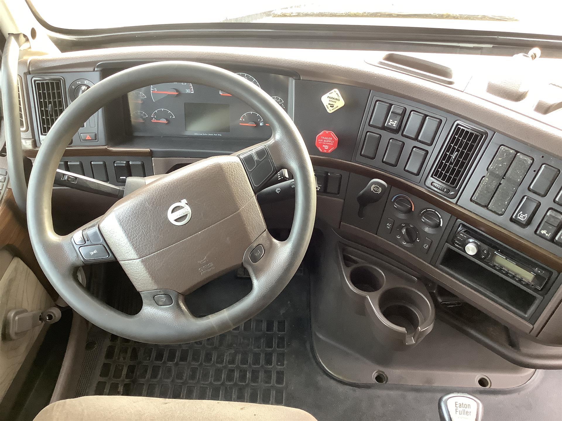 2013 VOLVO VNL