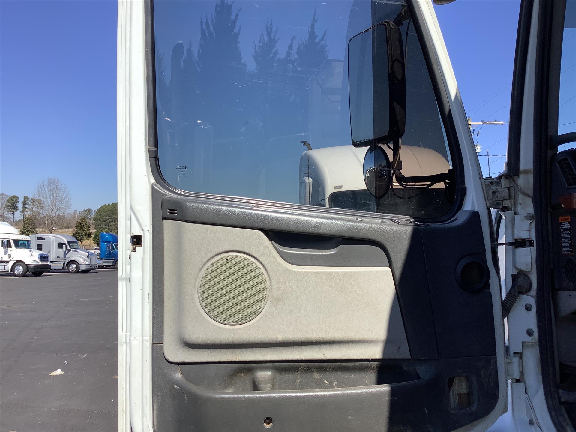 2009 VOLVO VHD