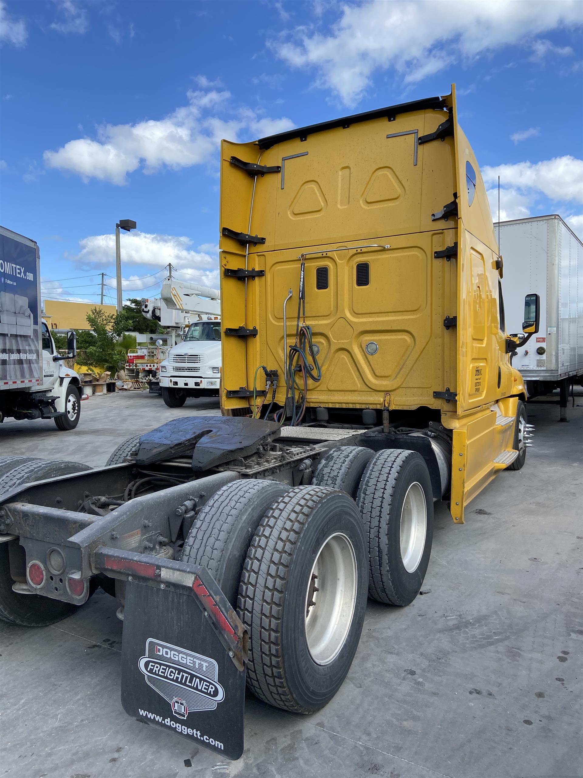 2013 FREIGHTLINER CASCADIA