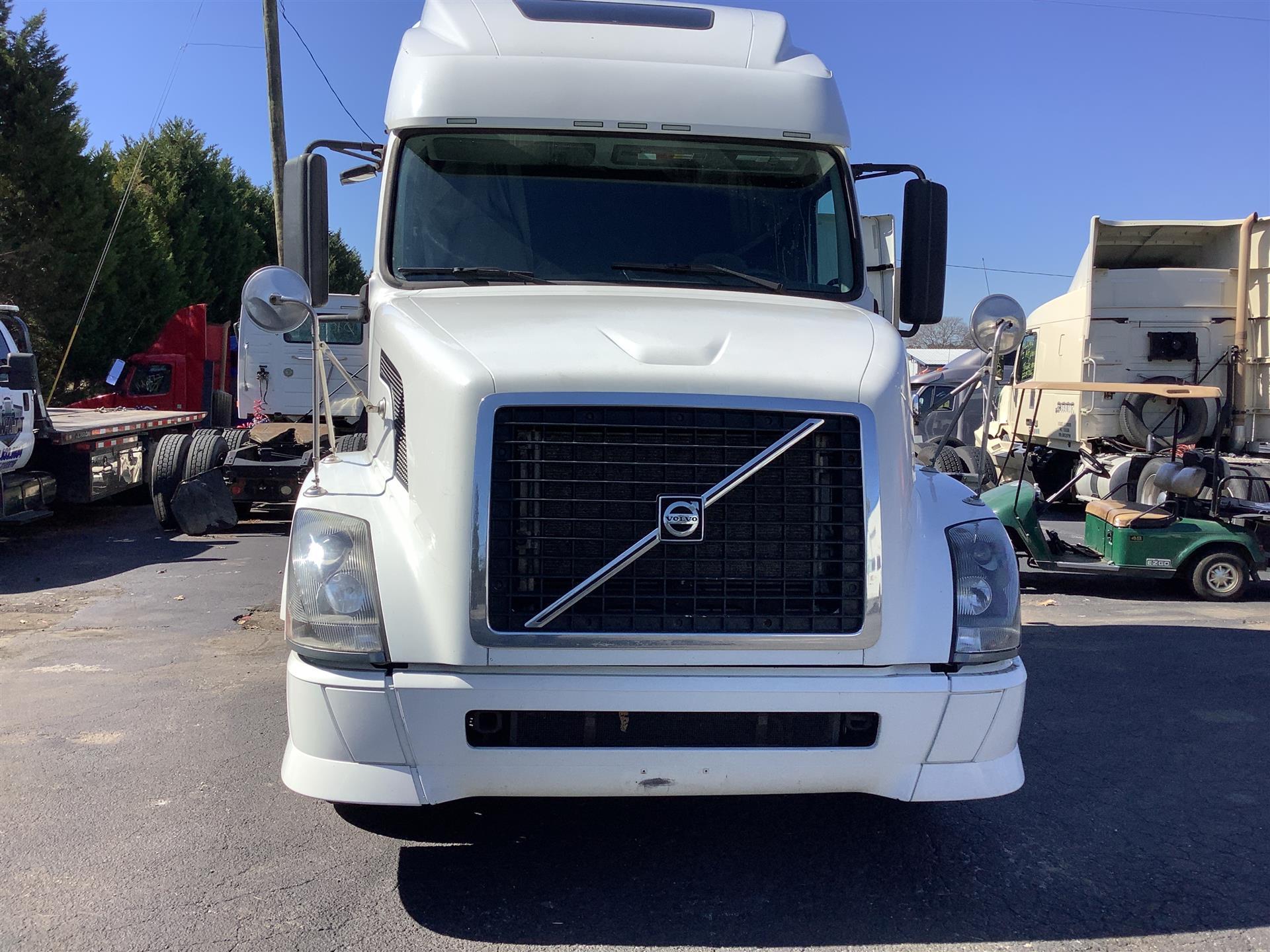 2012 VOLVO VNL670