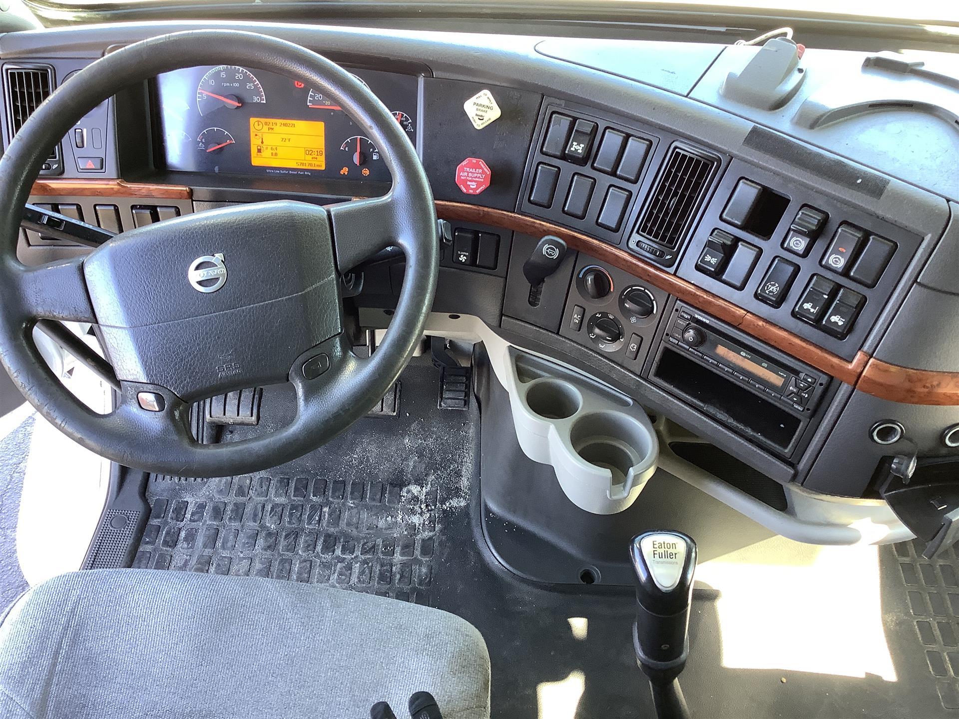 2012 VOLVO VNL670