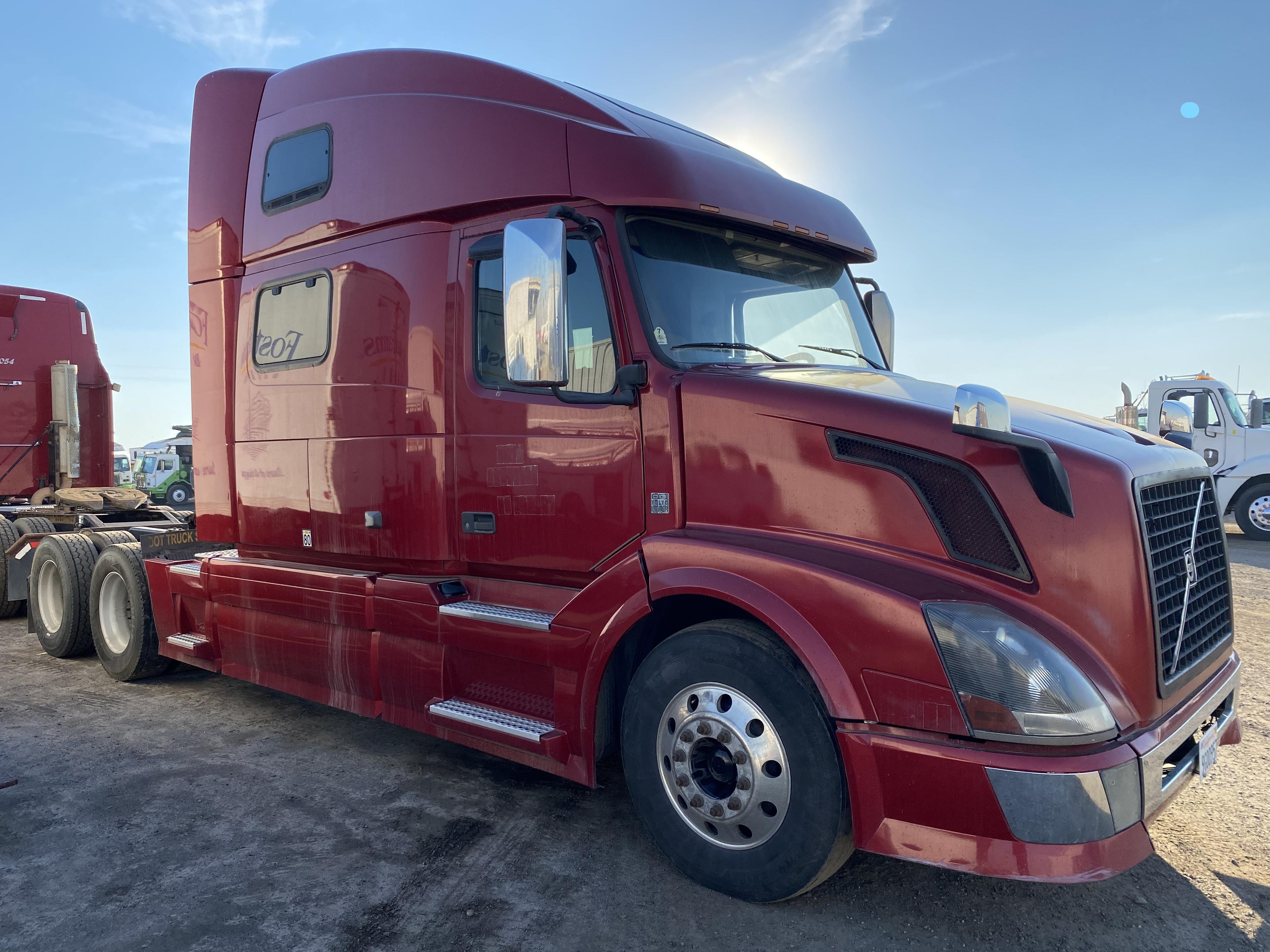 2013 VOLVO VNL670