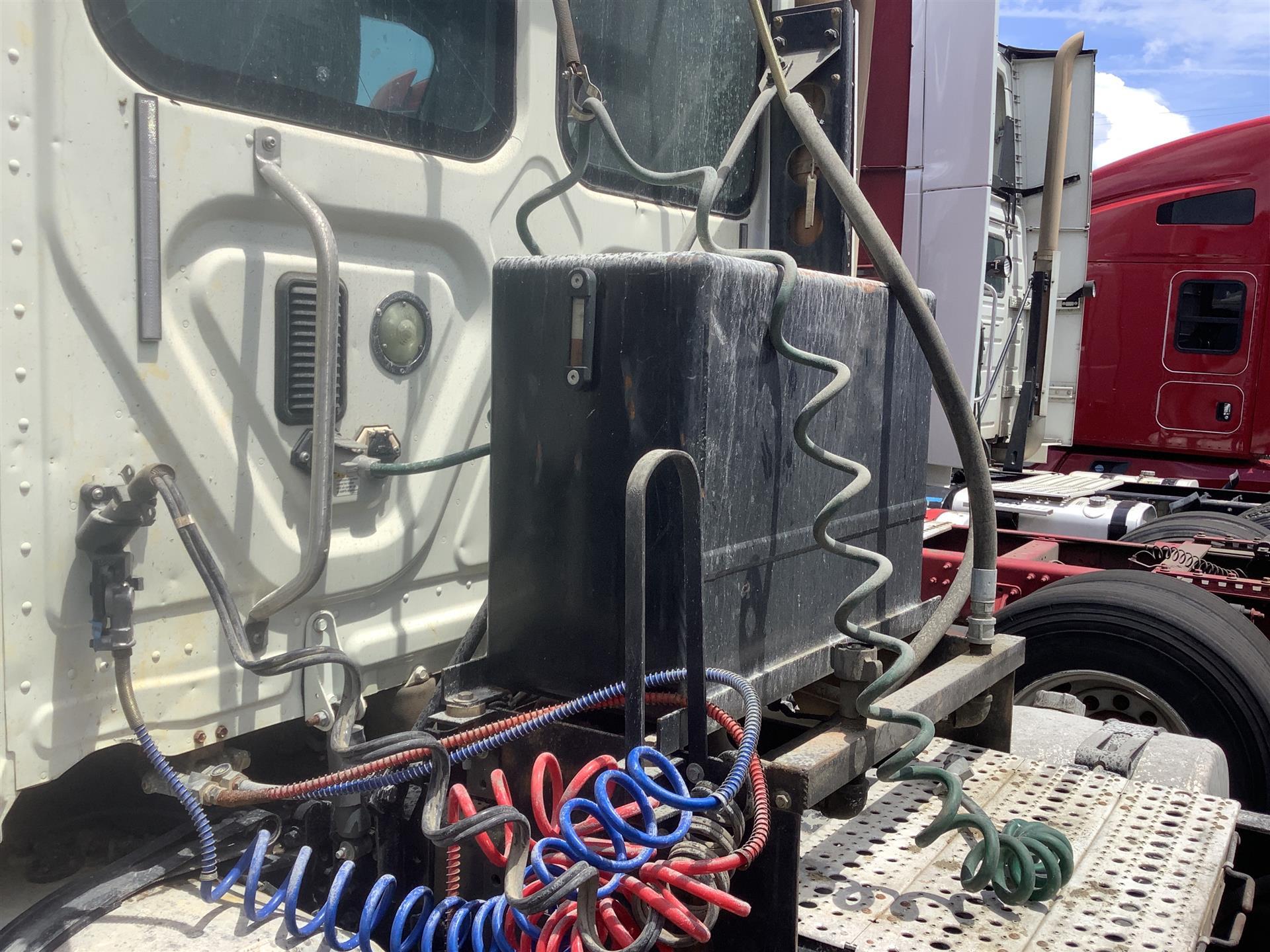 2012 FREIGHTLINER CASCADIA DAY CAB