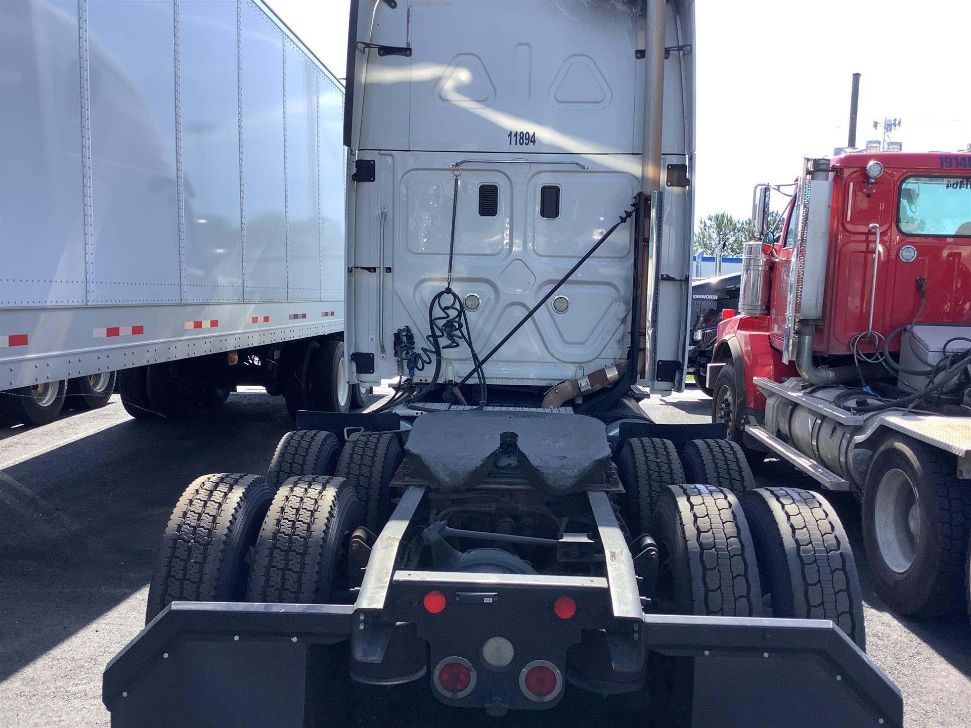 2013 FREIGHTLINER CASCADIA