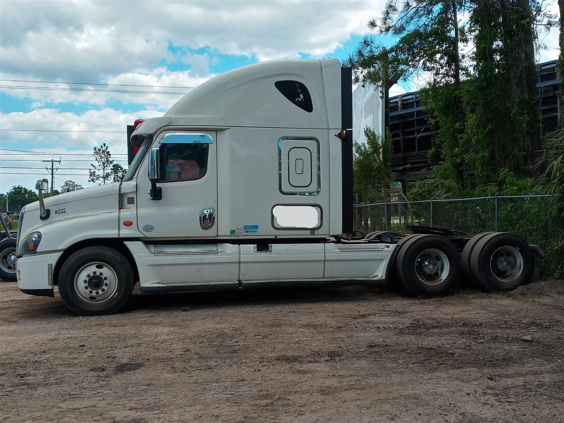 2015 FREIGHTLINER CASCADIA