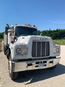 1985 MACK R MODEL DUMP TRUCK