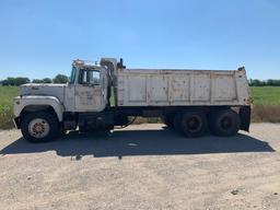 1985 MACK R MODEL DUMP TRUCK