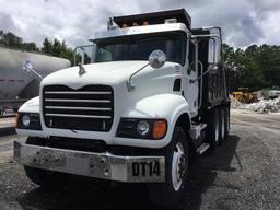 2007 MACK CV713