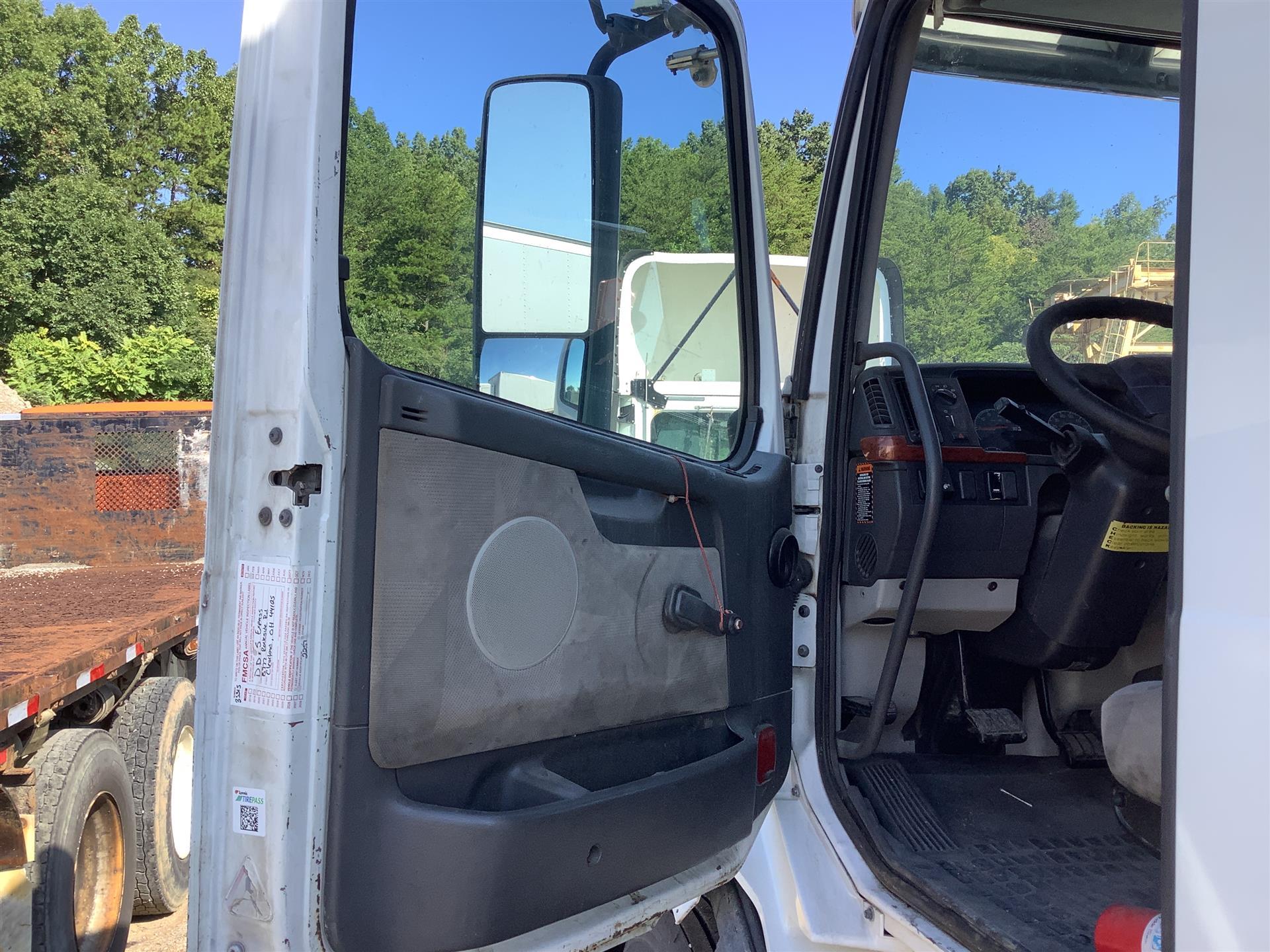 2008 VOLVO VNL670