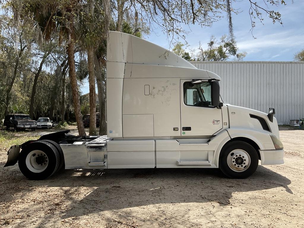 2012 VOLVO VNL64