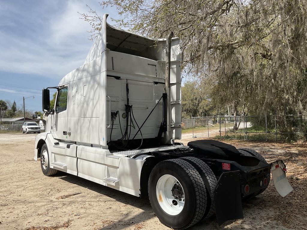 2012 VOLVO VNL64