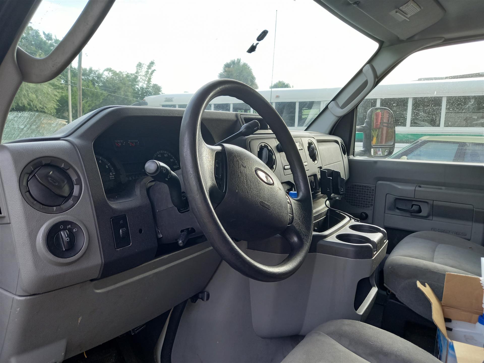 2009 FORD E450