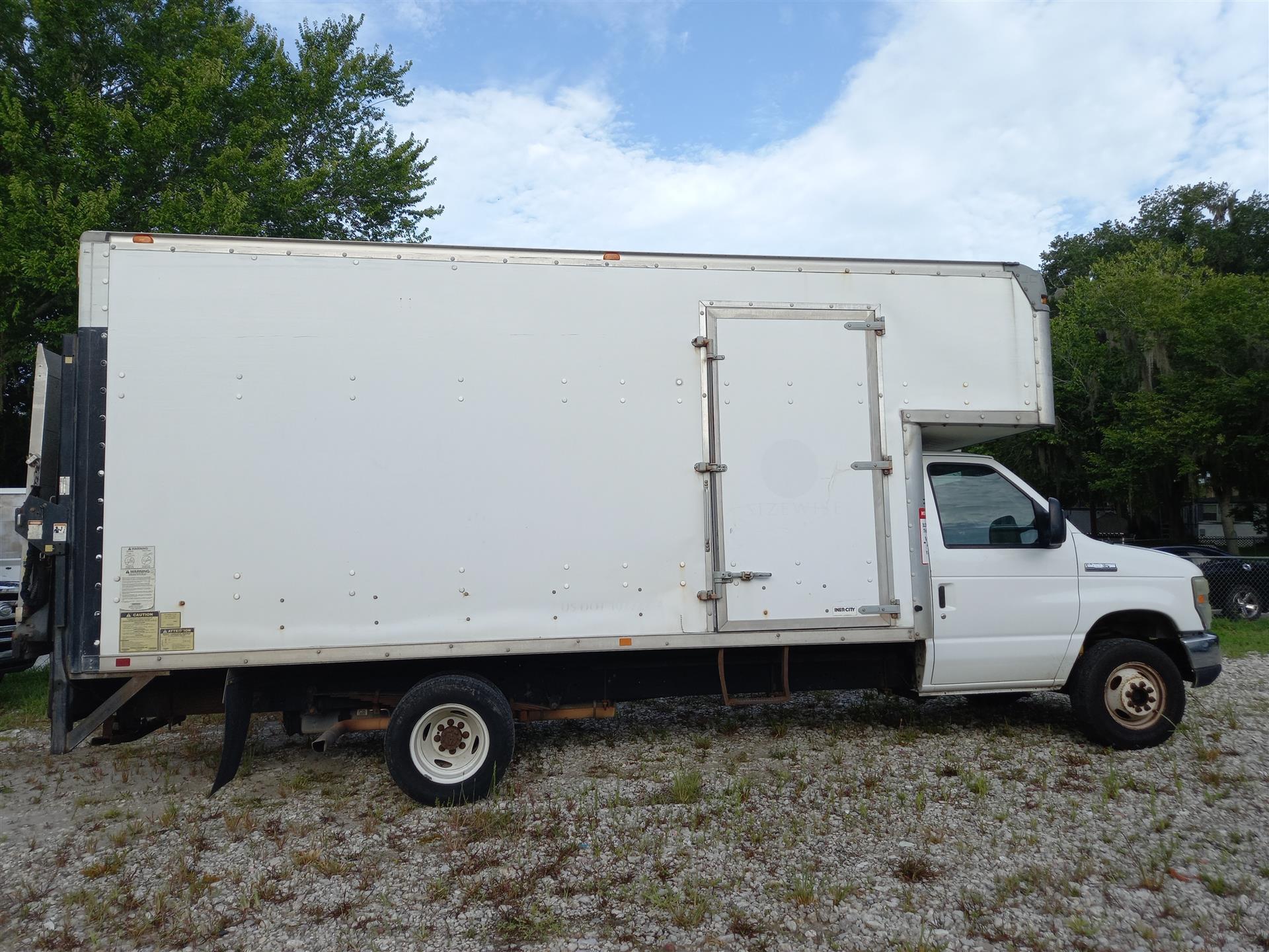 2009 FORD E450