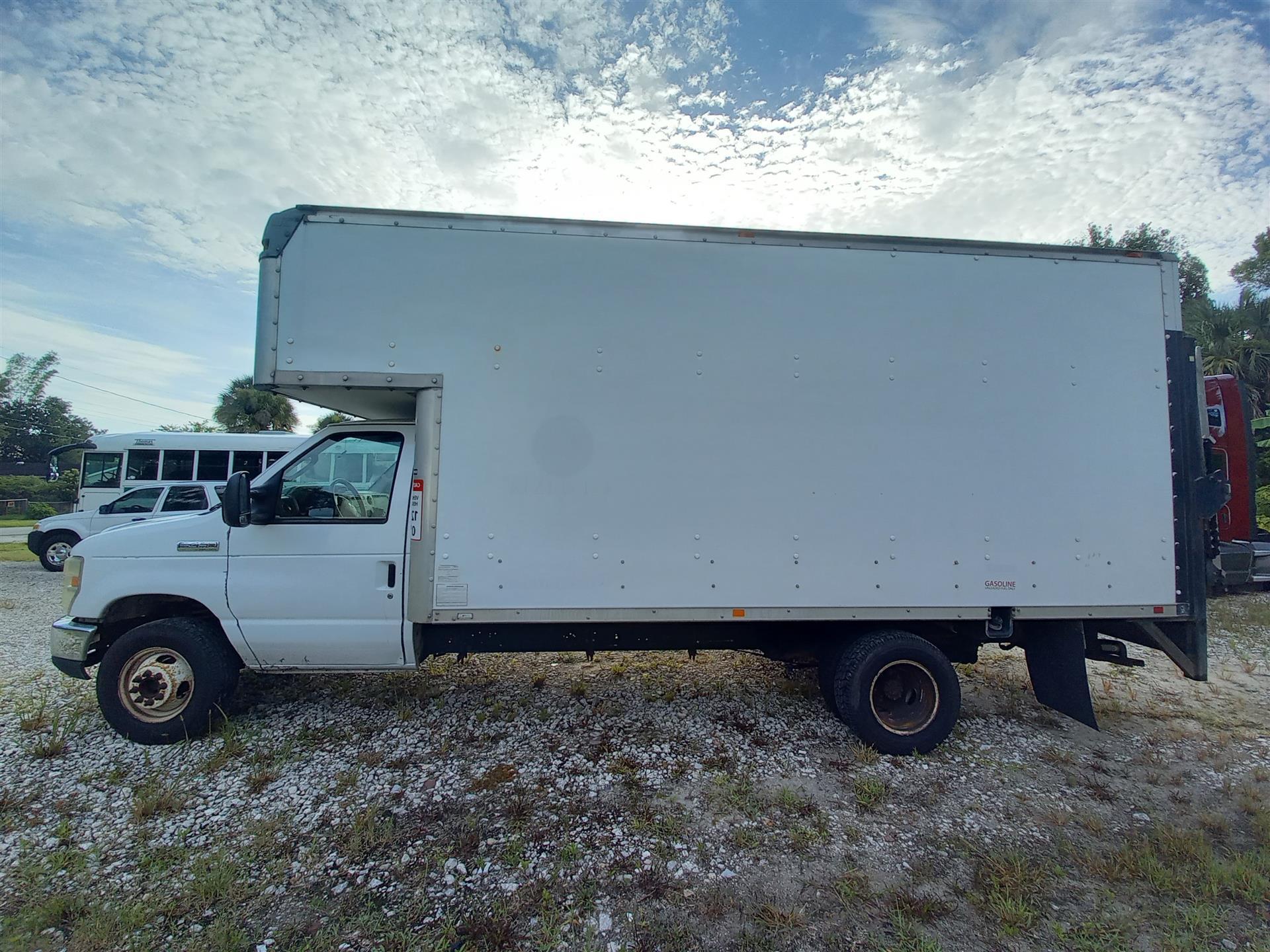 2009 FORD E450