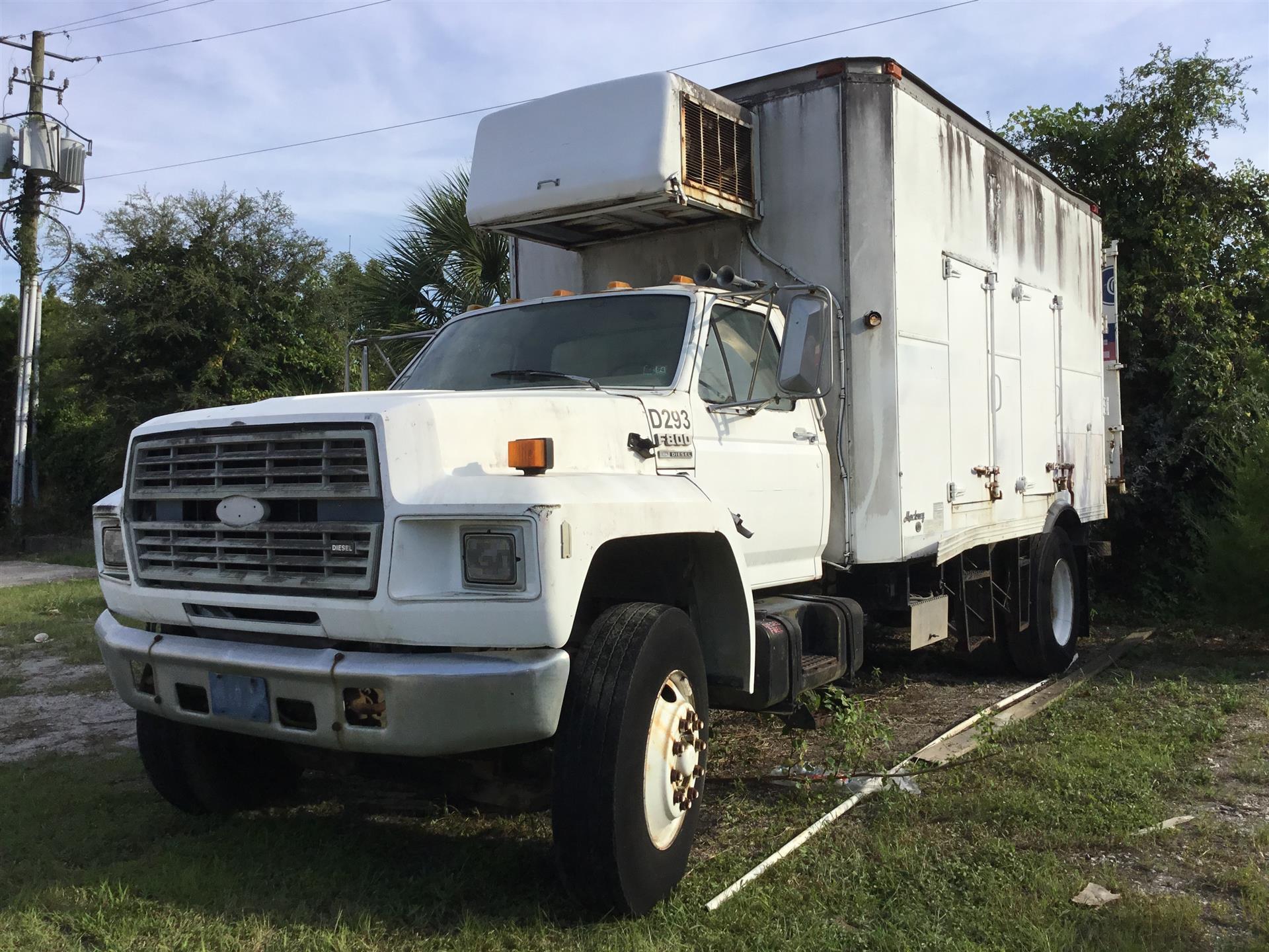 1993 FORD F800