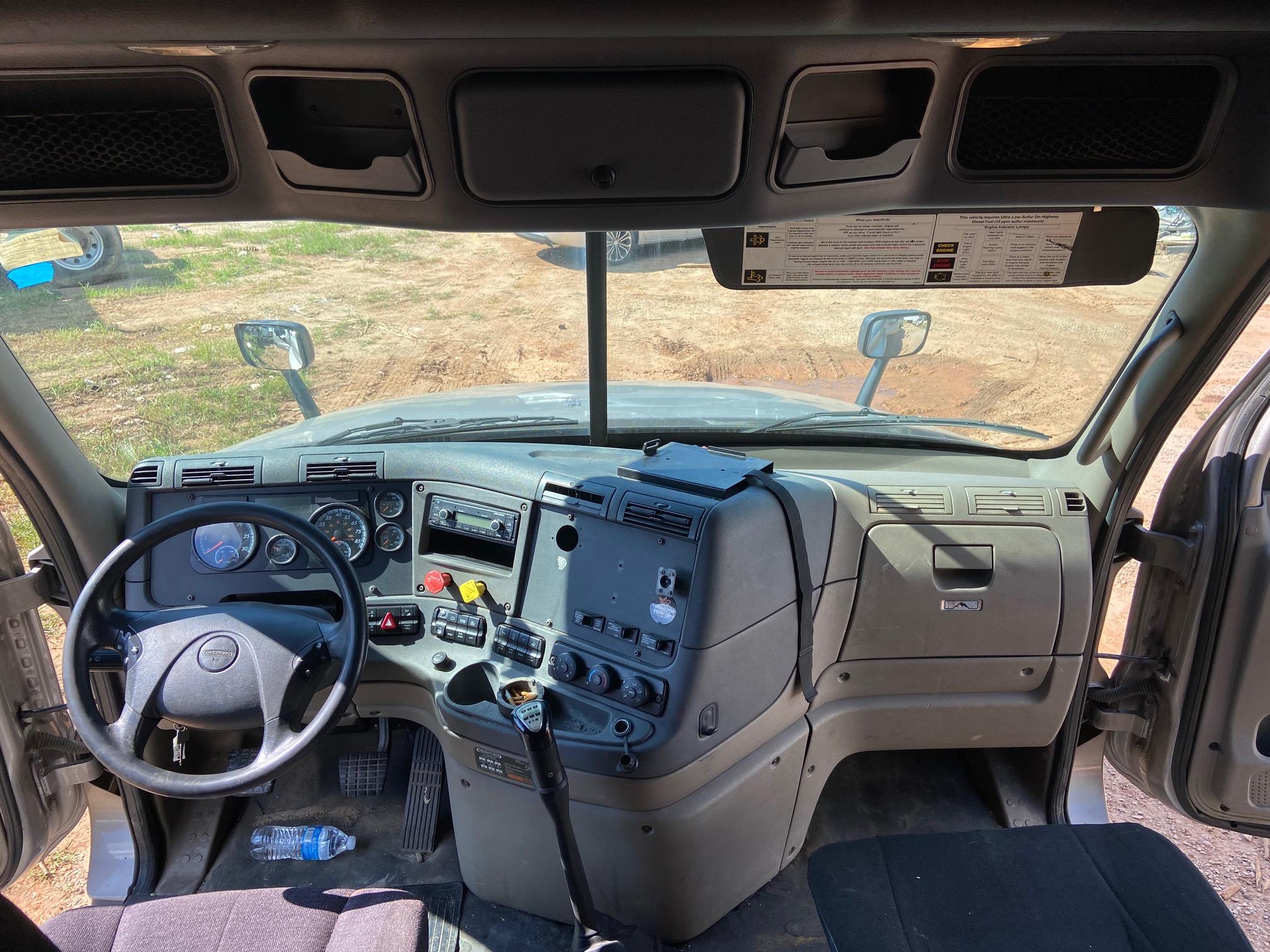 2015 FREIGHTLINER CASCADIA