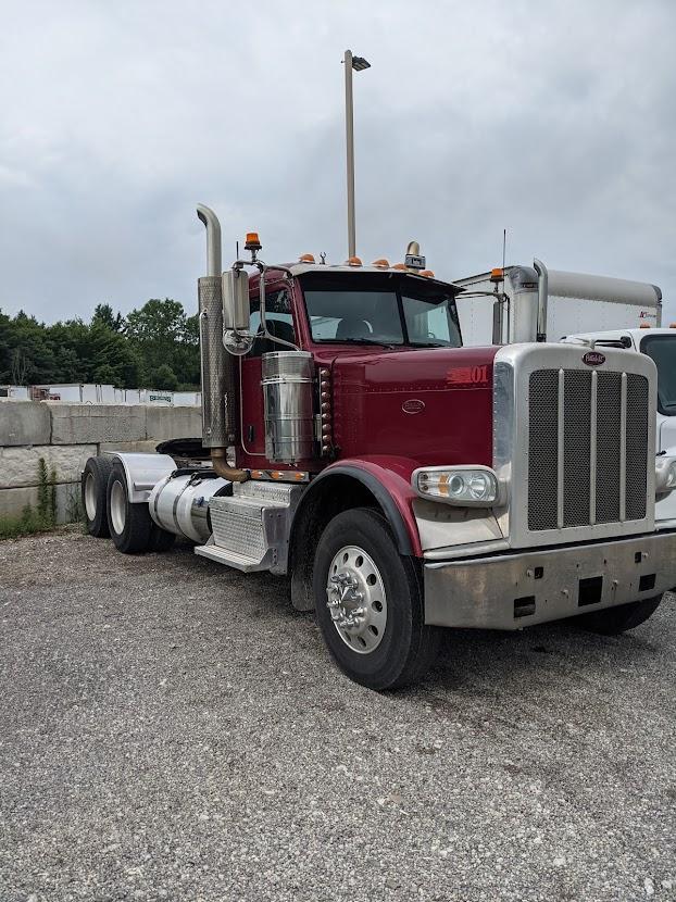 2013 PETERBILT 388 DAY CAB