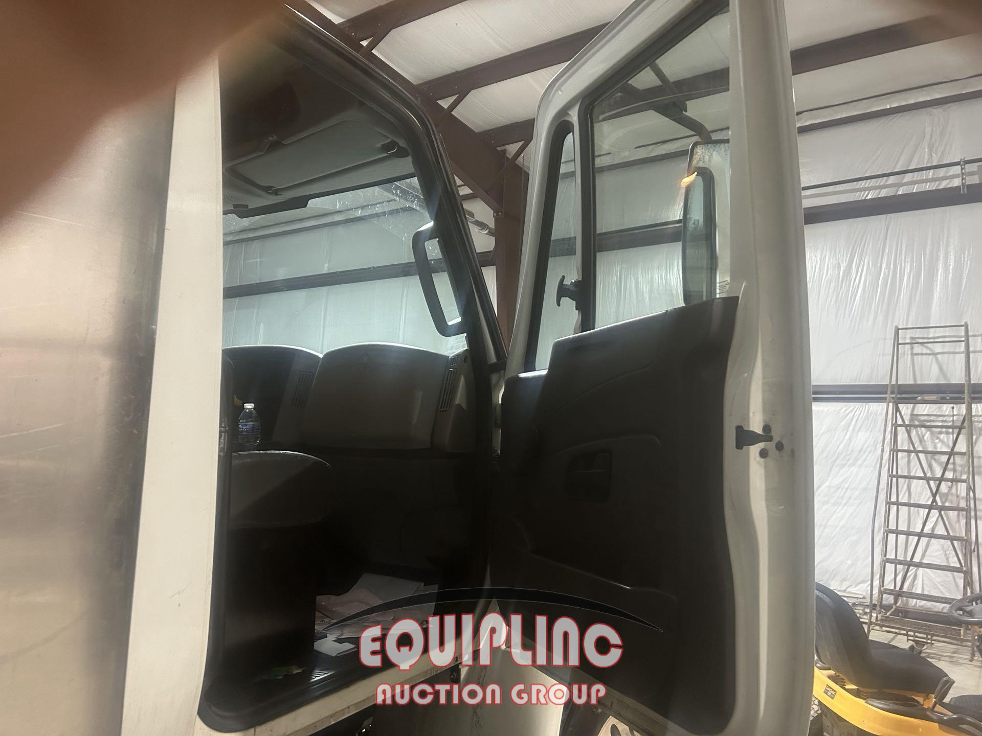 2015 INTERNATIONAL 26 FT NON CDL BOX TRUCK