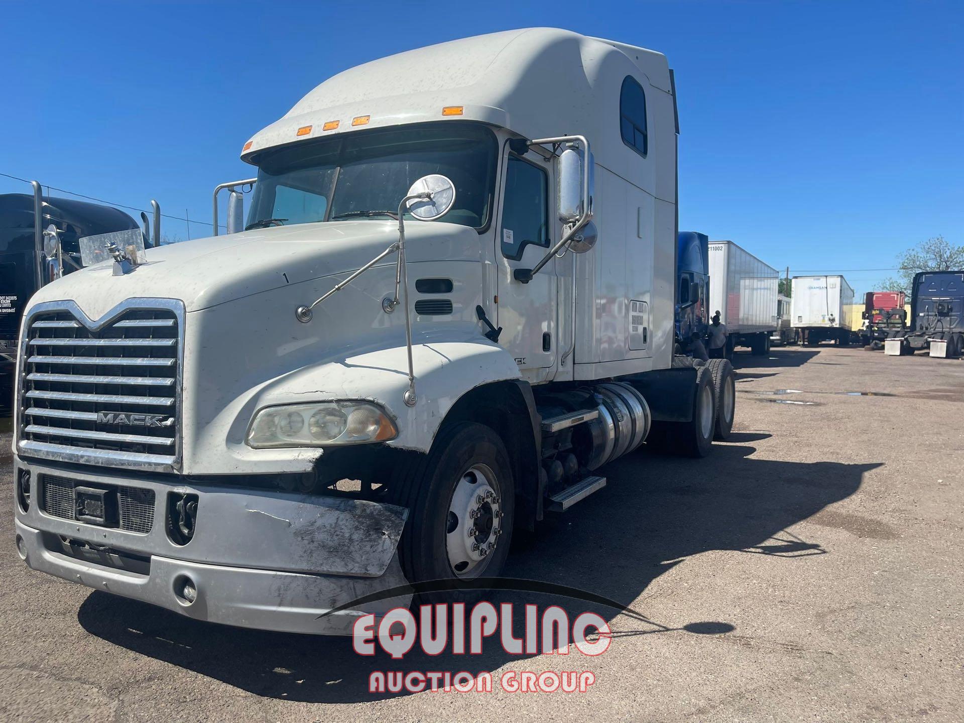 2015 MACK CXU613 TANDEM AXLE SLEEPER