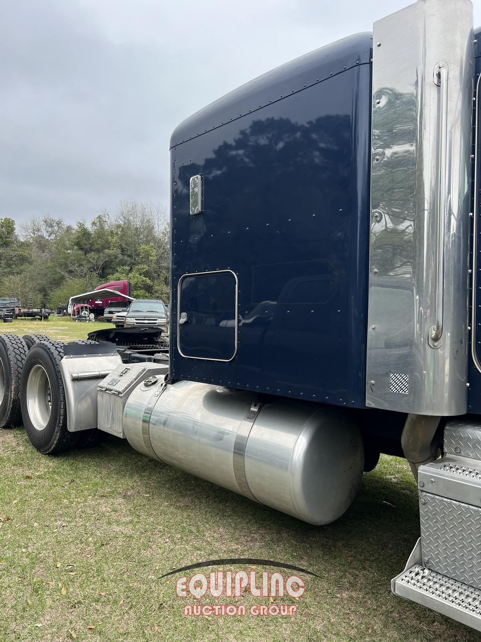 2012 PETERBILT 389 TANDEM AXLE SLEEPER