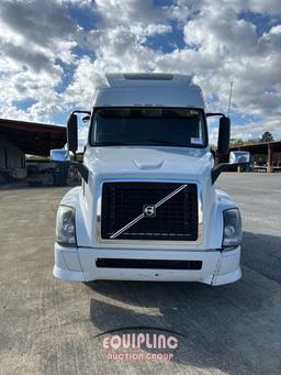 2015 VOLVO VNL64T TANDEM AXLE SLEEPER TRUCK