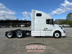 2015 VOLVO VNL64T TANDEM AXLE SLEEPER TRUCK