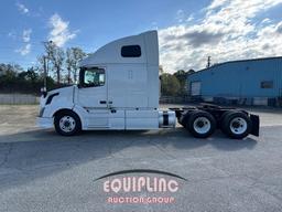 2015 VOLVO VNL64T TANDEM AXLE SLEEPER TRUCK