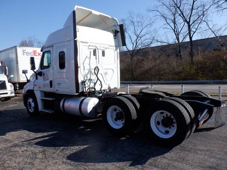 2016 FREIGHTLINER CASCADIA SLEEPER