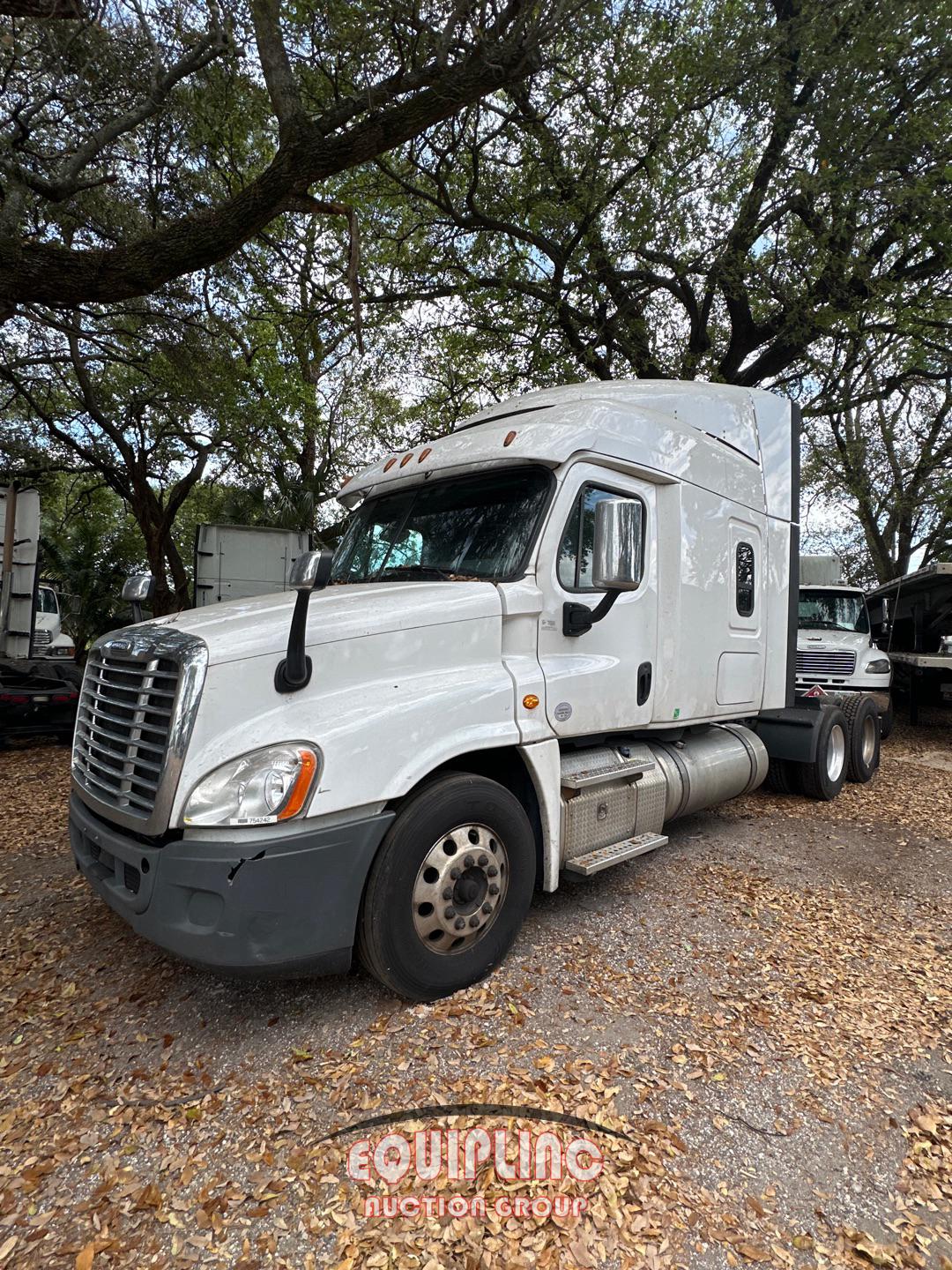 2018 FREIGHTLINER CASCADIA SLEEPER