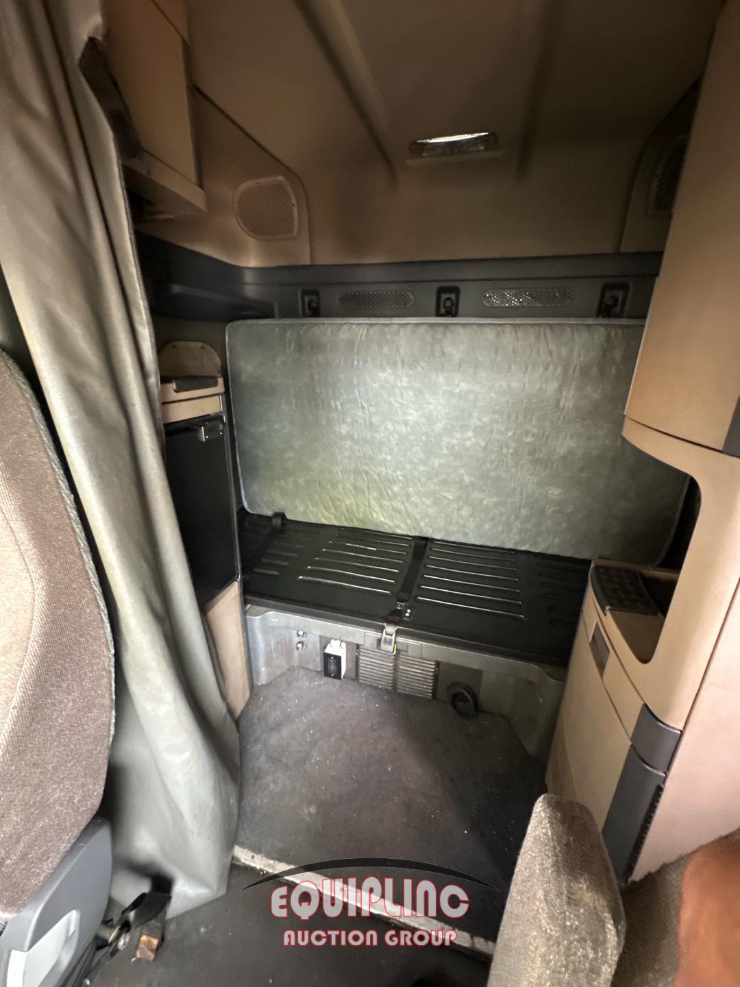 2018 FREIGHTLINER CASCADIA SLEEPER