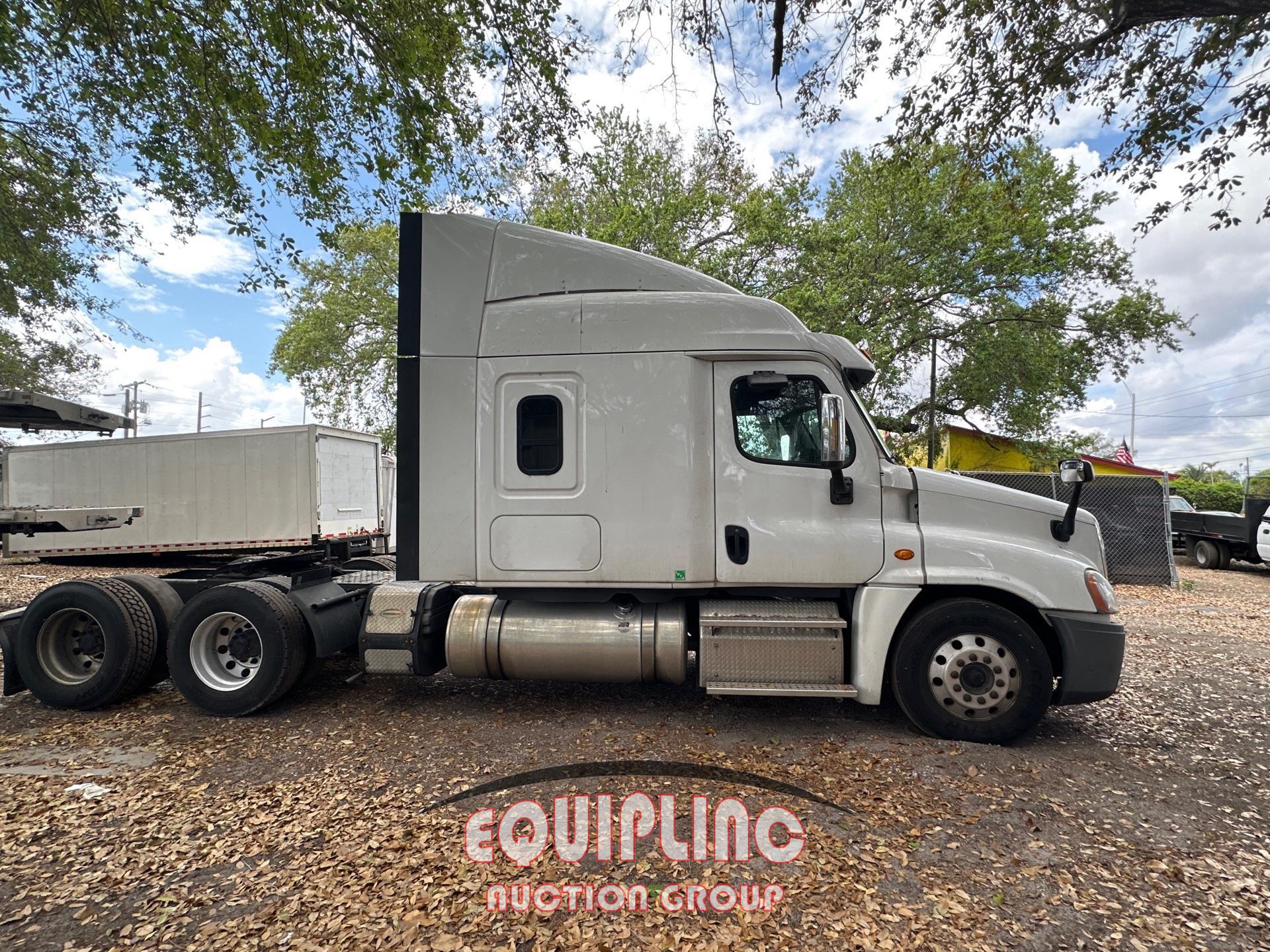 2018 FREIGHTLINER CASCADIA SLEEPER