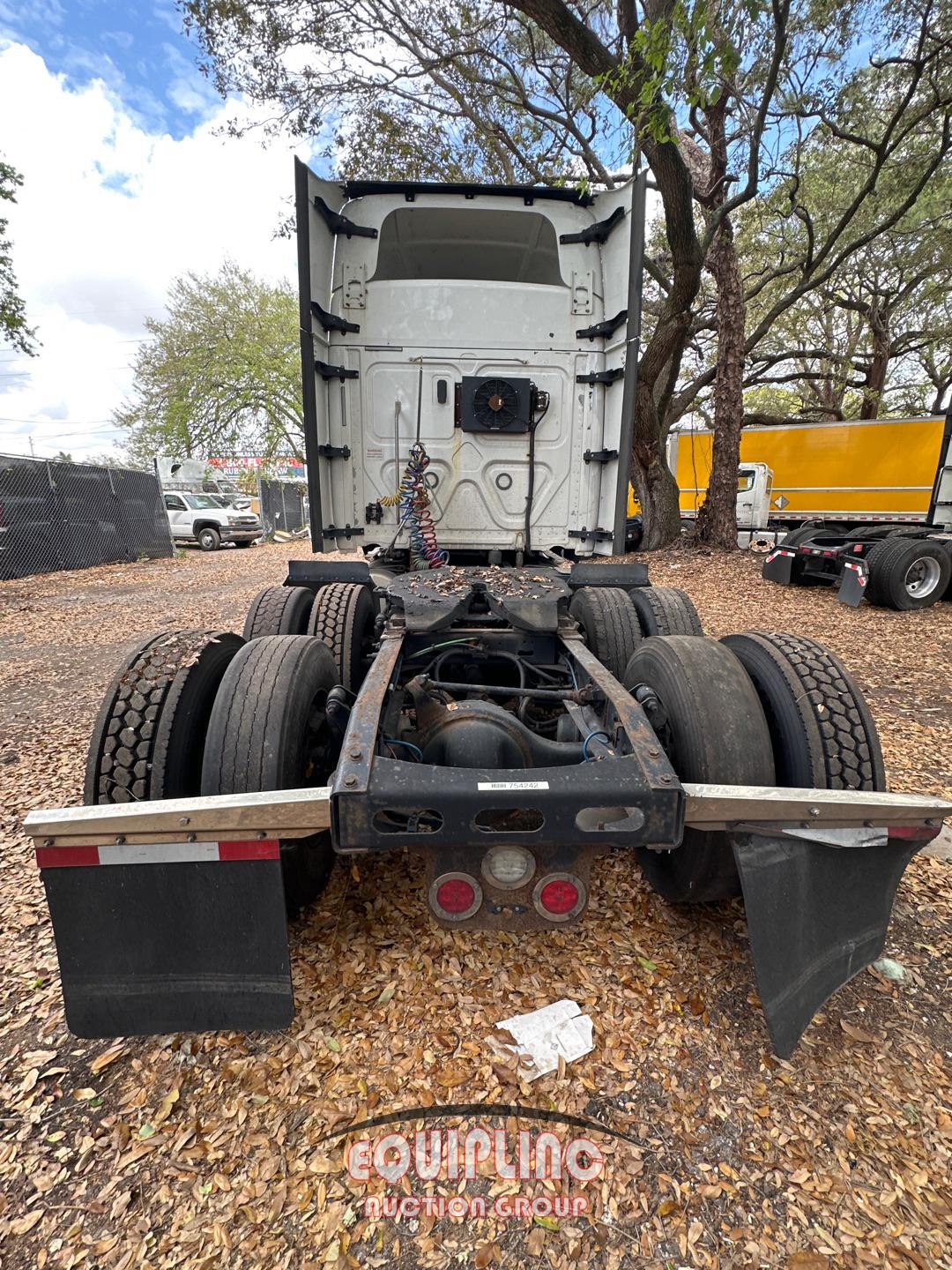 2018 FREIGHTLINER CASCADIA SLEEPER