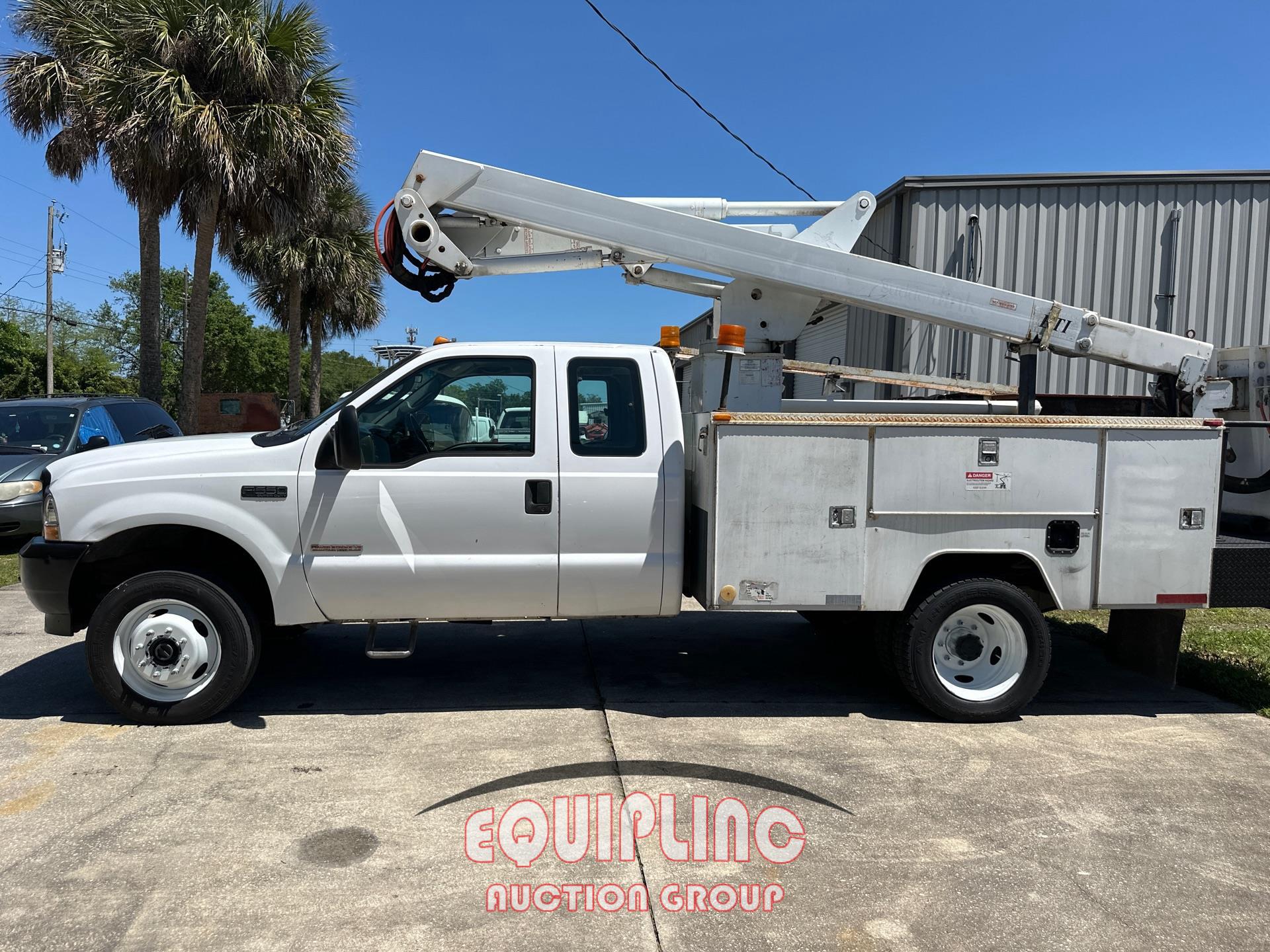 2004 Ford F-550 BUCKET TRUCK