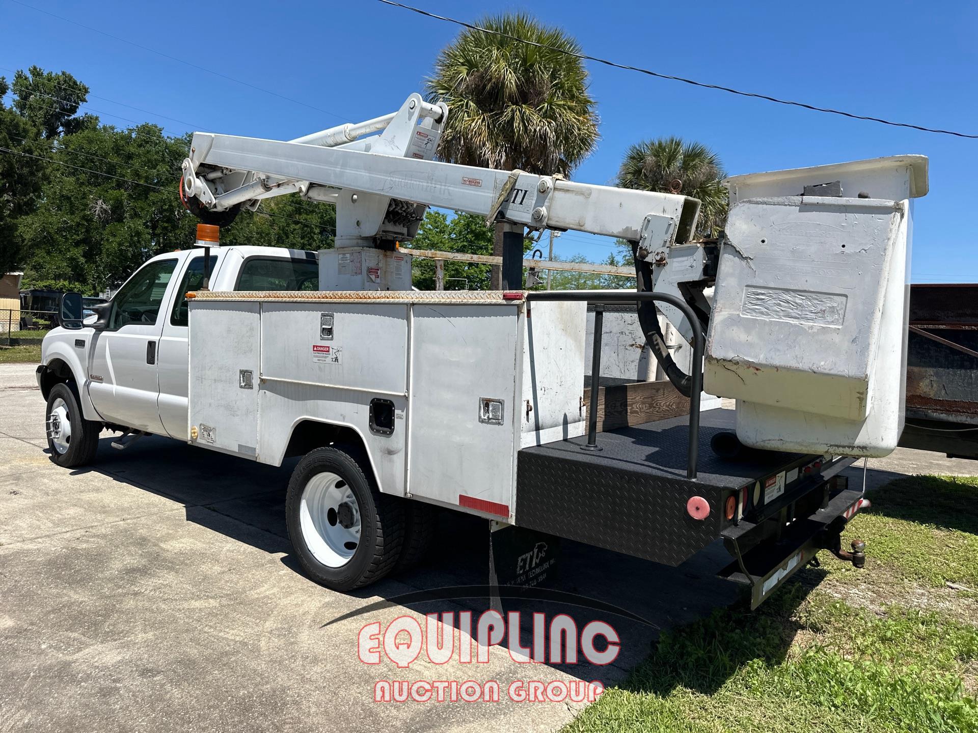 2004 Ford F-550 BUCKET TRUCK