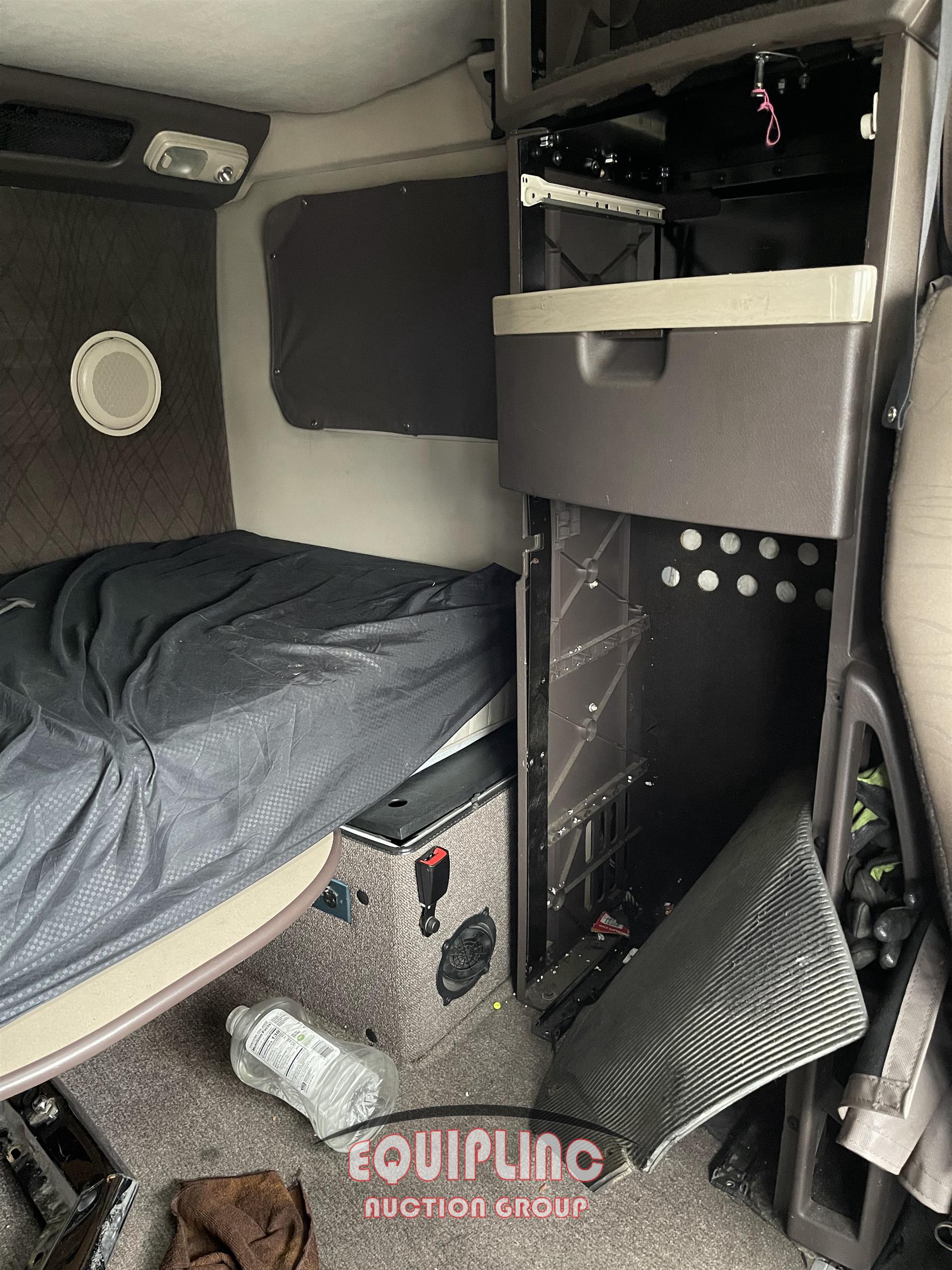 2018 VOLVO VNL SLEEPER